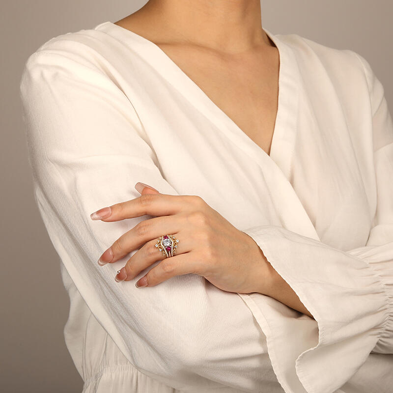 "Queen Of My Heart" Round Cut Bridal Set