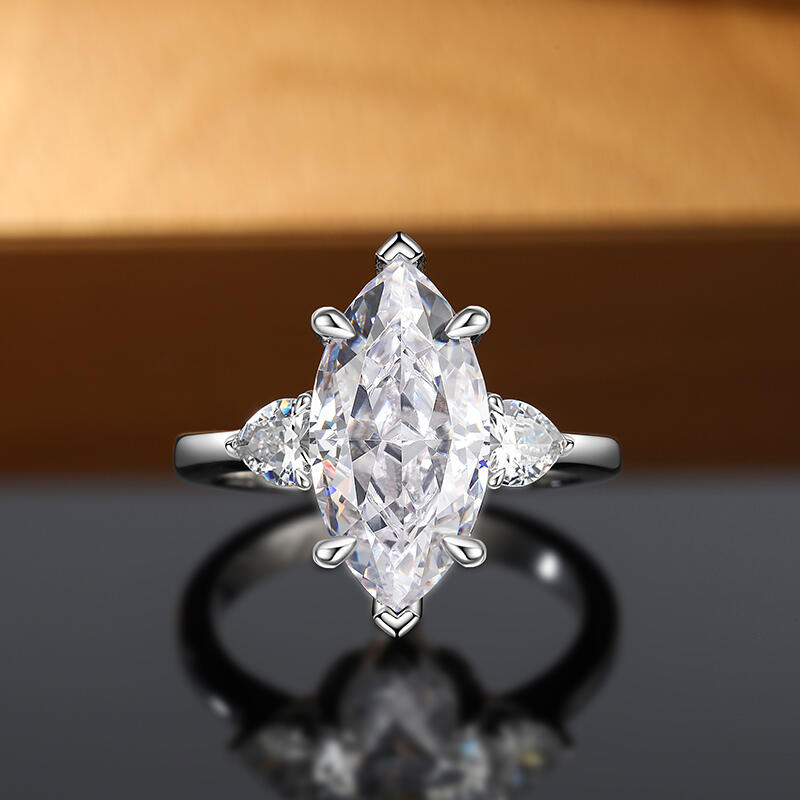 Jeulia Anillo de Plata de Ley con Tres Piedras de Corte Marquesa