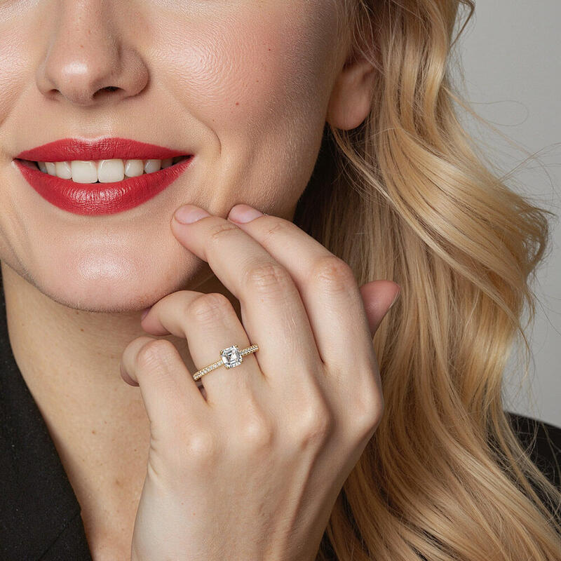 "Meine Königin" 1 Karat Asscher-Schliff Seitenstein-Verlobungsring