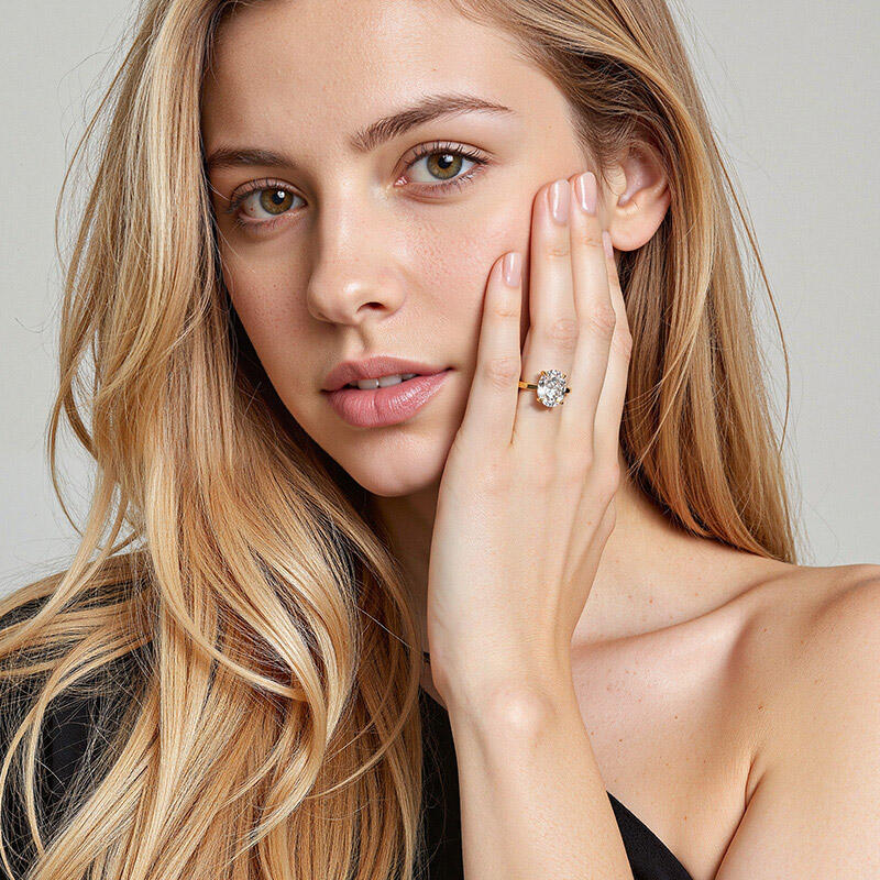 "Immer und ausschließlich" 3ct Ovalschliff Seitenstein-Verlobungsring