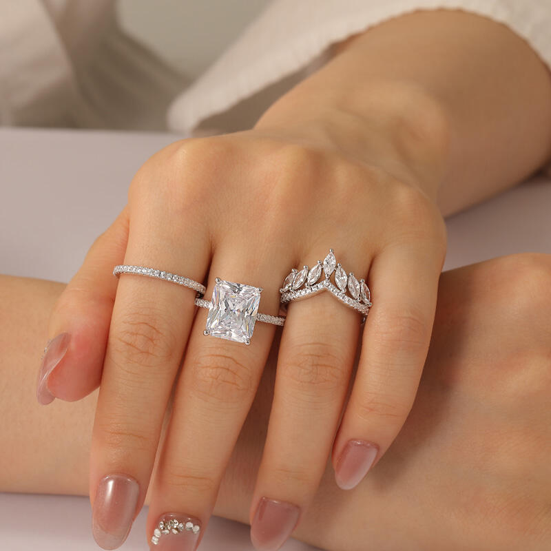 Jeulia Gorgeous Radiant Cut Engagement Ring Set 3PCS