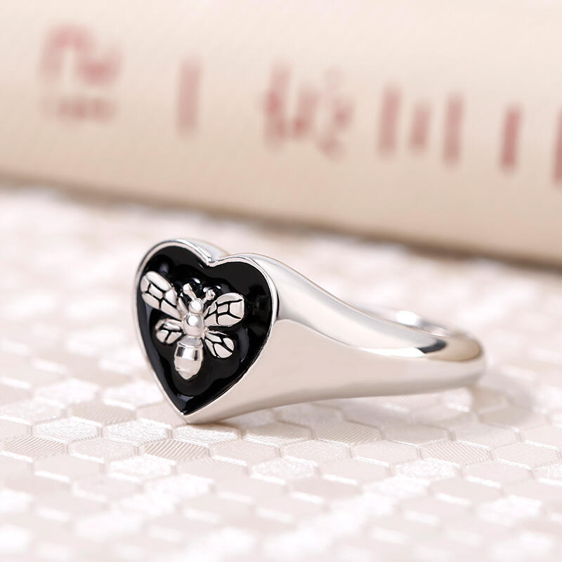 Jeulia "Honey Bee" Sterling Silver Signet Ring