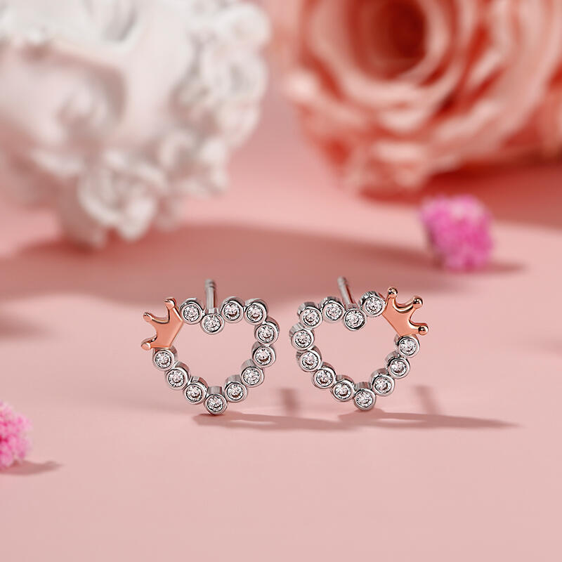 Jeulia Pendientes de niños en forma de corazón con corona de plata de ley