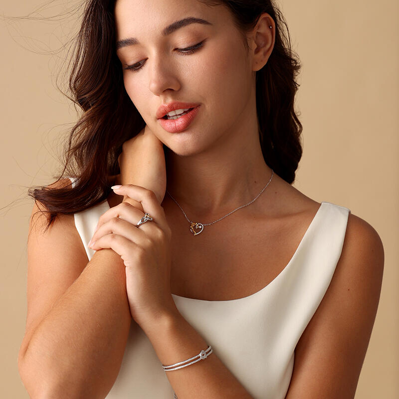 Jeulia Collar con colgante de corazón grabado de mamá de plata de ley