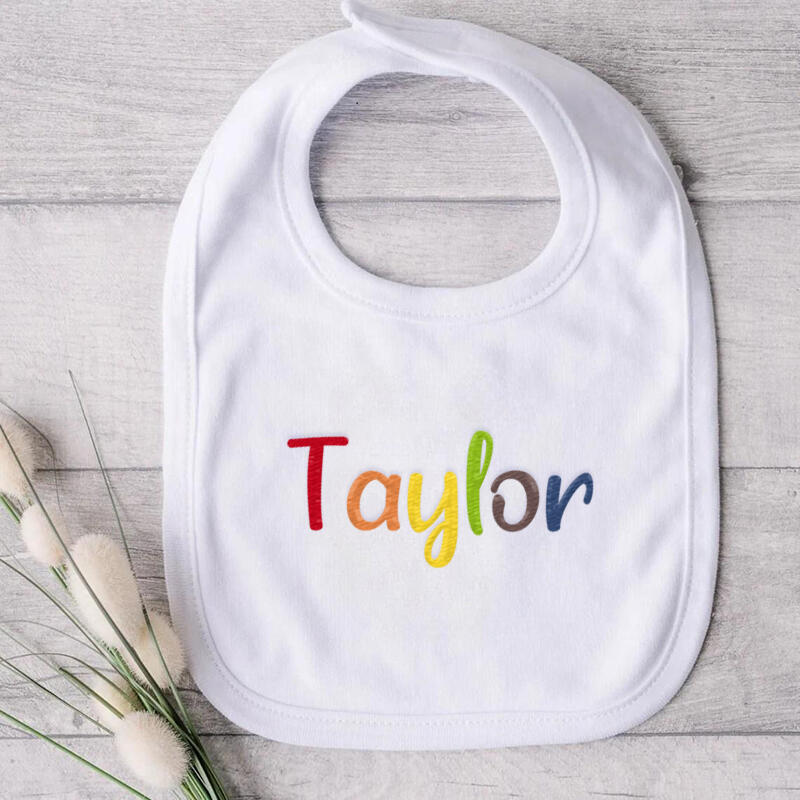 Personalisierte Babylätzchen mit zufälliger Farbe und Namensstickerei Kreatives Geschenk für Kinder