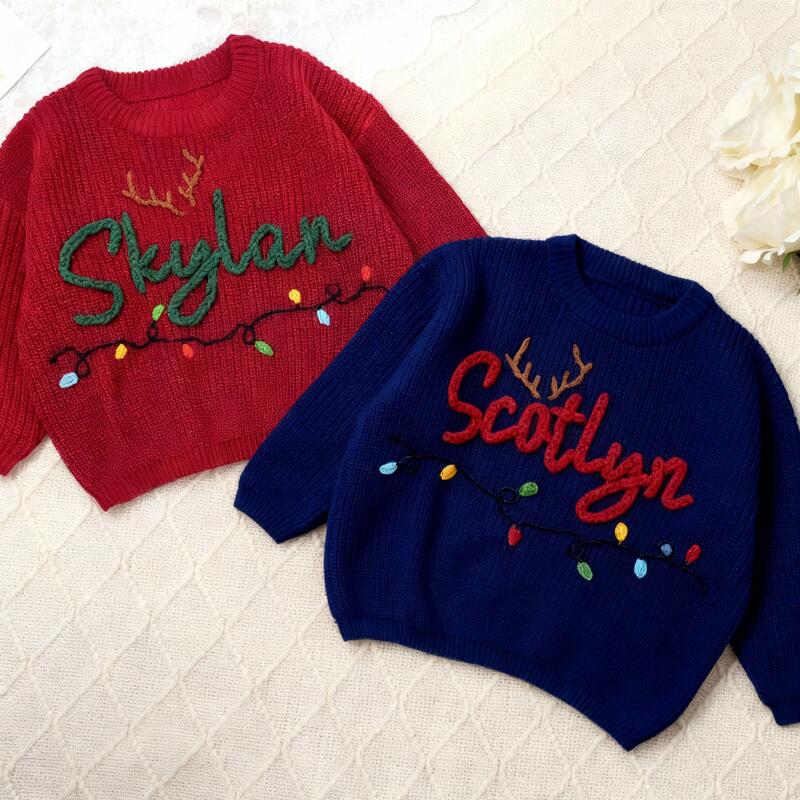 Suéter personalizado con nombre y estampado de bombillas, hecho a mano. Hermoso regalo para Navidad.