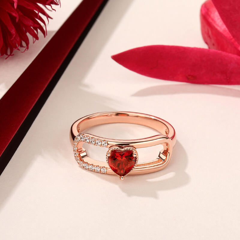 Jeulia Anillo compromiso de plata de ley con corte de corazón