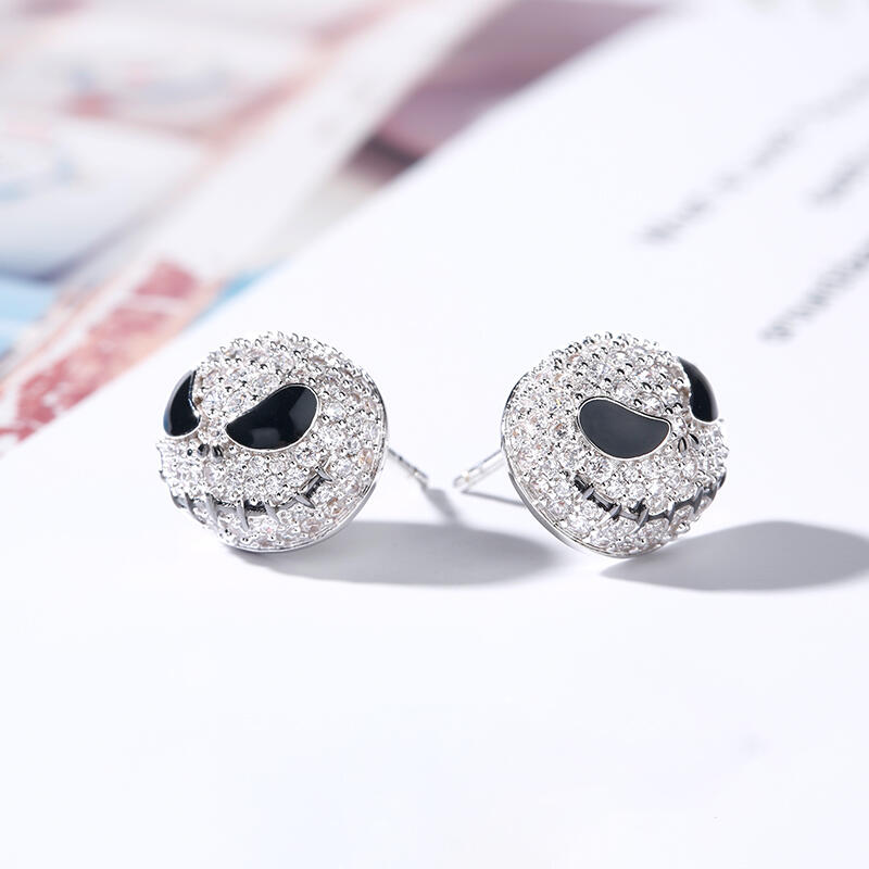 Jeulia "King of Halloween Town" Sterling Silver Skull Earrings