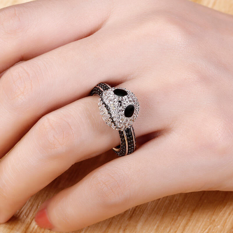 Jeulia "Halloween Fun" Skull Design Sterling Silver Ring