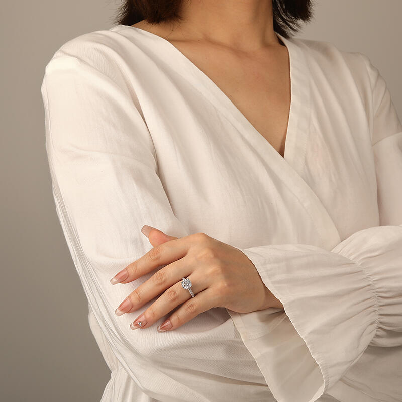 "Meine Schöne" 3ct Rund-Schliff Seitenstein-Verlobungsring