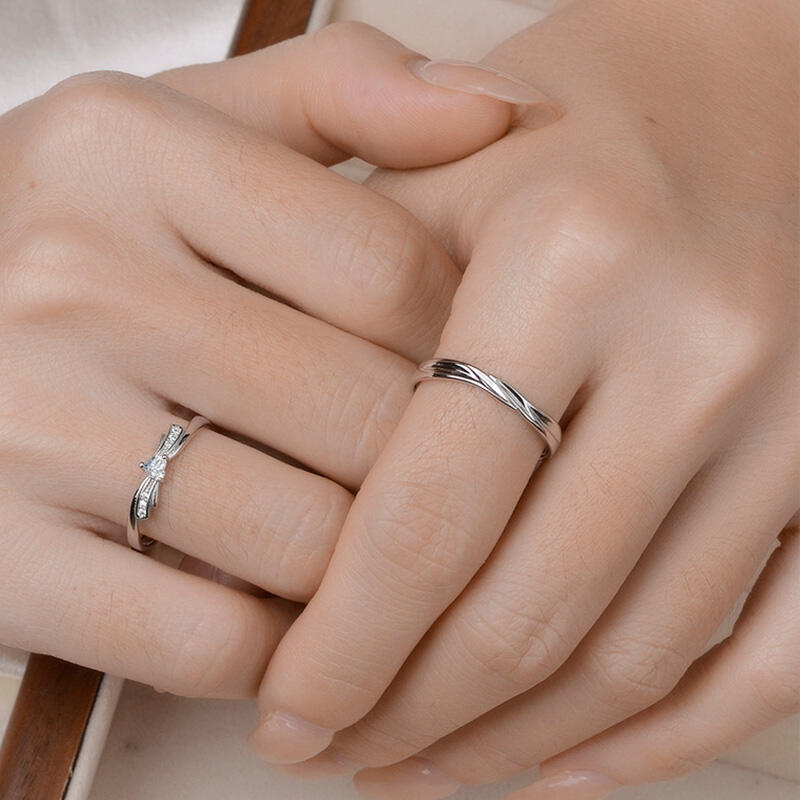 Jeulia Women's Knot Heart Wedding Band Adjustable