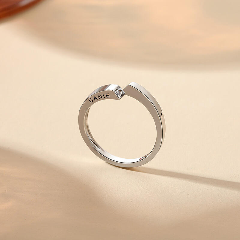 Jeulia Custom Men's Name Wedding Band with Side Bypass