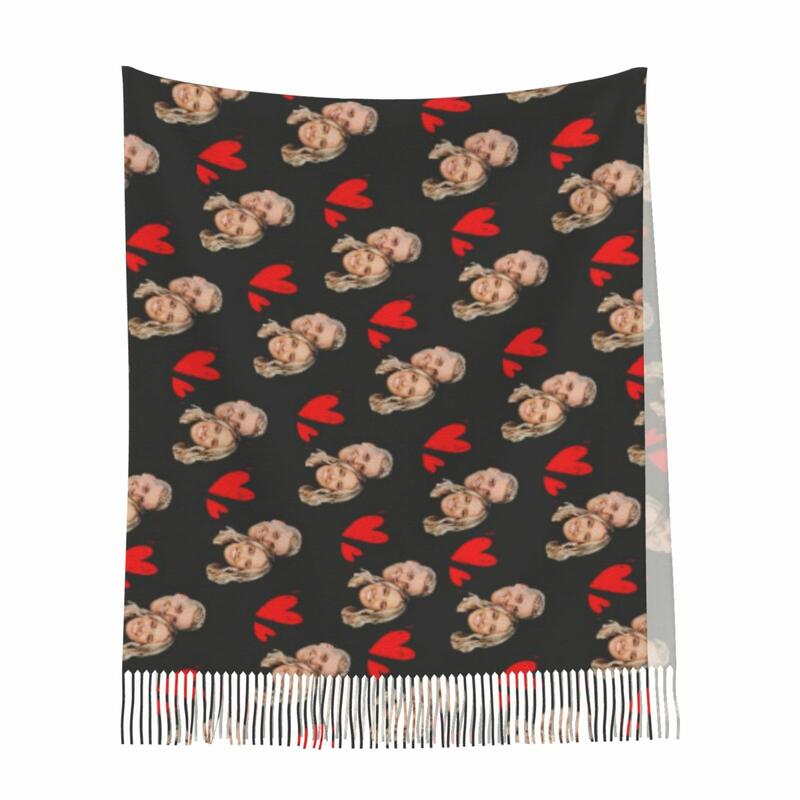 Bufandas personalizadas con corazones y fotos de pareja: el regalo perfecto para San Valentín