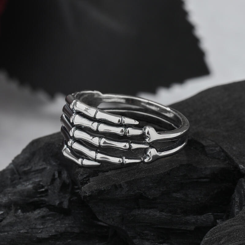 Jeulia Anillo con dedo esquelético estilo punk de plata