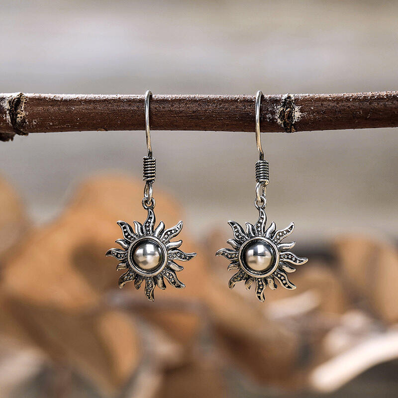 Jeulia Pendientes Colgantes en forma de sol de plata de ley