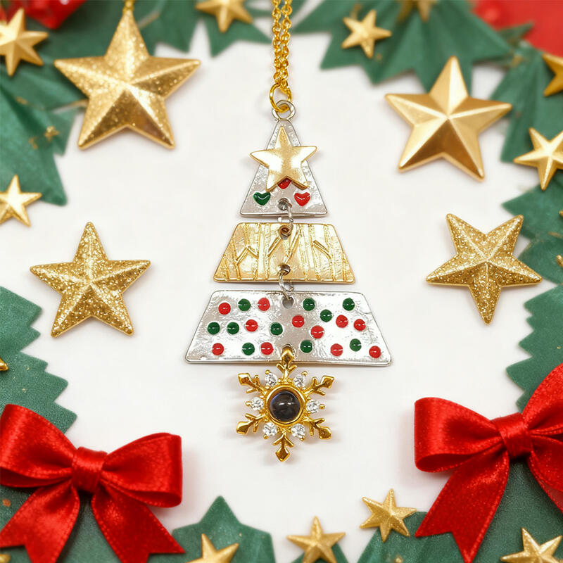 Personalisierte Weihnachtsbaum-Projektionsbild-Halskette als Geschenk für Mädchen