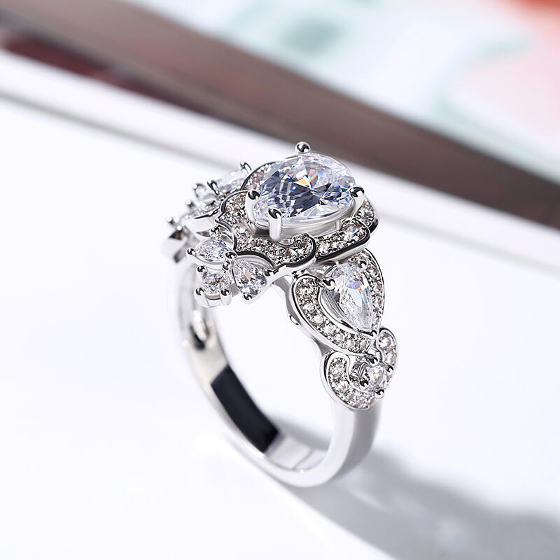 Jeulia rokokostilring i päronsnitt i sterlingsilver