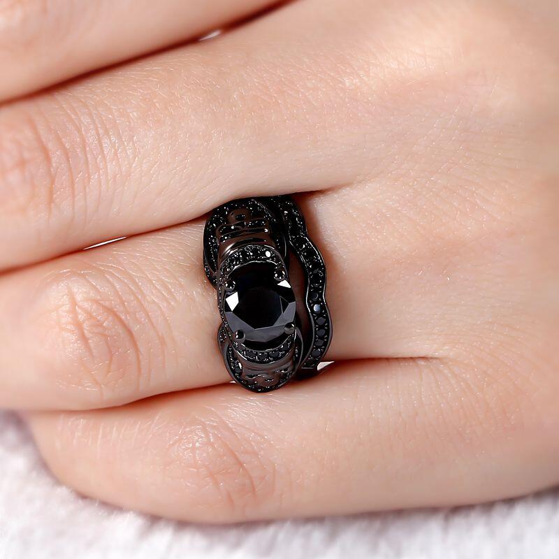 جوليا خاتم جمجمة بقطع دائري من الفضة الإسترليني أسود