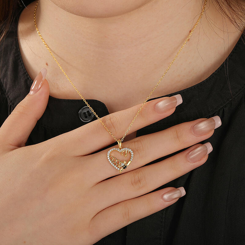 Jeulia Sweet Love Bee Gold Plated Heart Necklace Sterling Silver
