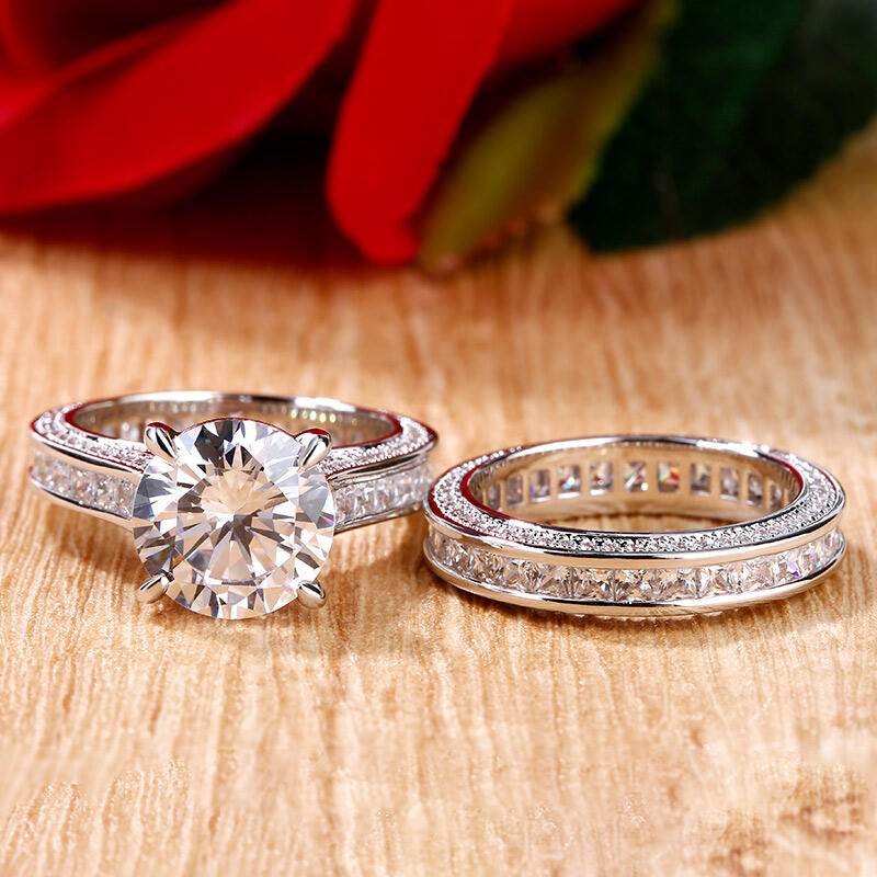 Jeulia Conjunto De Anillos De Eternidad De Plata Esterlina De Tres Lados De Corte Redondo