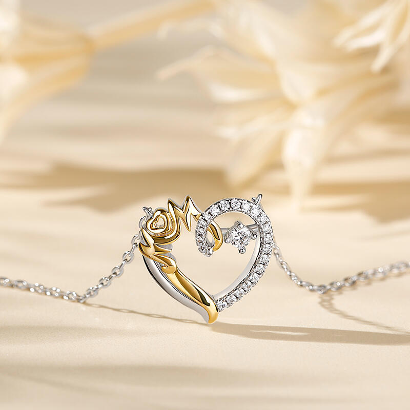 Jeulia Collar con colgante de corazón grabado de mamá de plata de ley