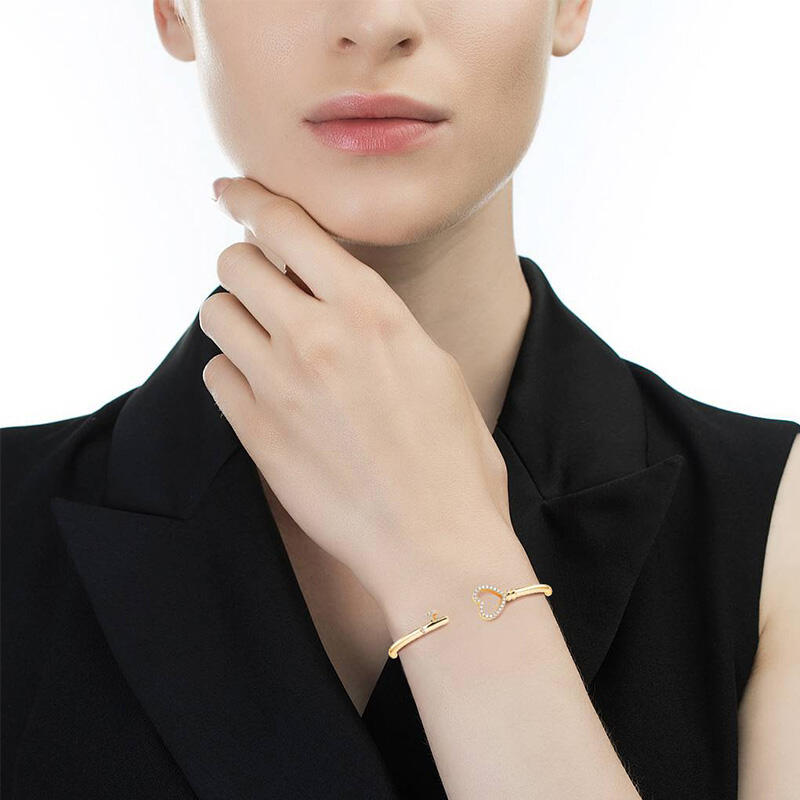 Jeulia "Key to My Heart" Sterling Silver Bangle