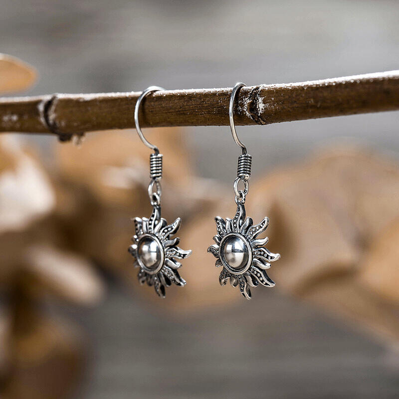 Jeulia Pendientes Colgantes en forma de sol de plata de ley