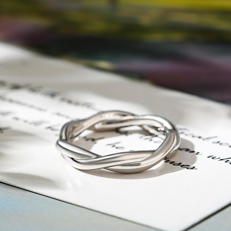 Jeulia Anillo de compromiso para hombre de plata esterlina con diseño simple torcido