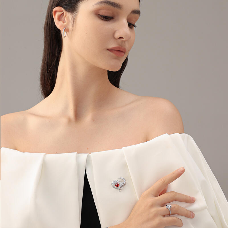 Jeulia ロゴ ハート デザイン シルバー ブローチ