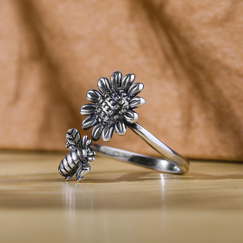 Jeulia "Sunflower and Bee" Sterling Silver Ring