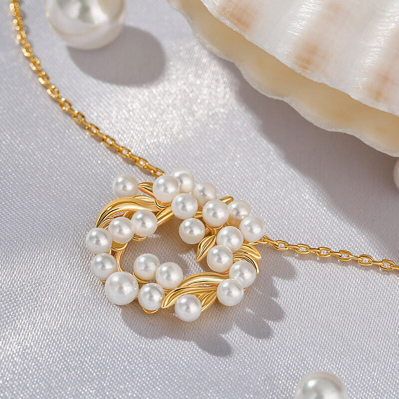 Jeulia "Lady Pearl" Leaf Circle Cultured Pearl Sterling Silver Necklace