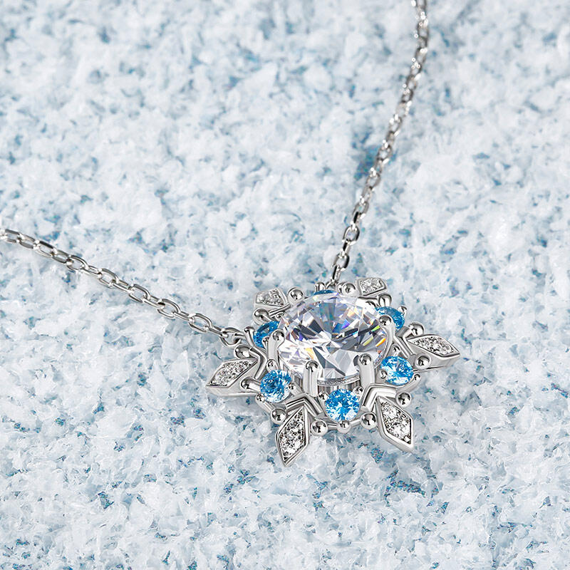 Jeulia "Shining Winter" Snowflake Round Cut Sterling Silver Necklace
