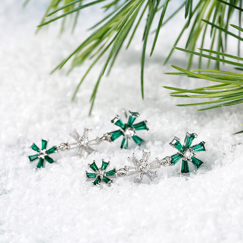 Jeulia Pendientes colgantes de plata de ley con copos de nieve de piedras esmeraldas