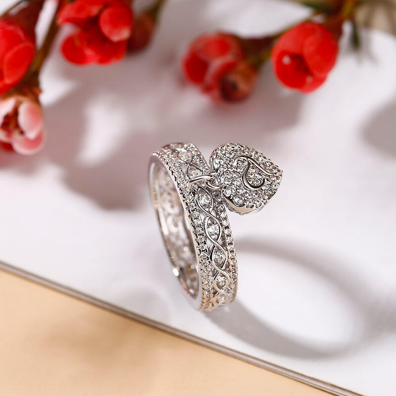 Jeulia Logo Shape Commemorative Heart Twist Sterling Silver Ring