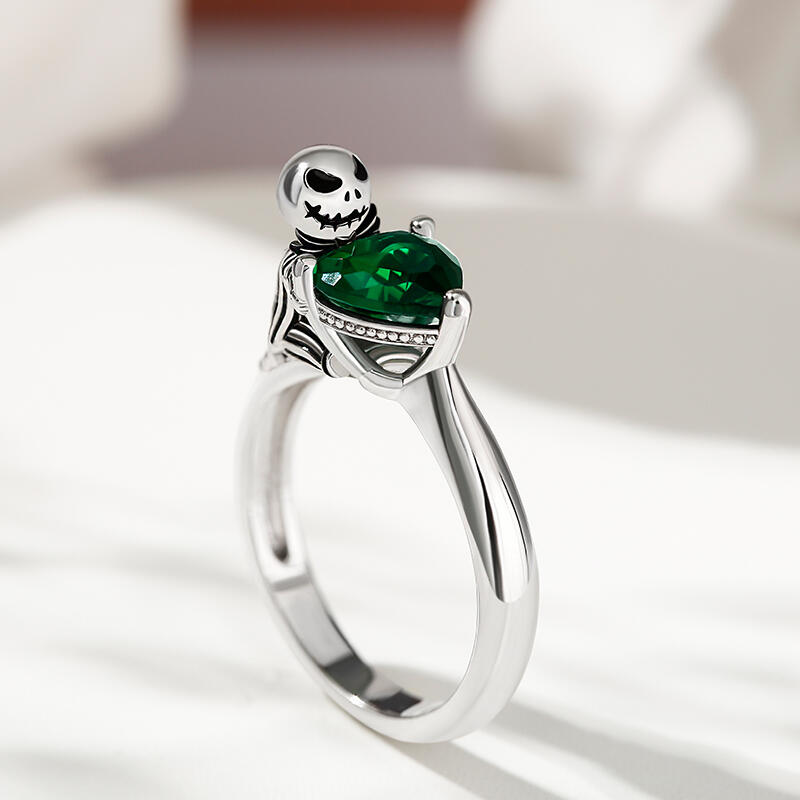 Jeulia Hug Me "Pumpkin King" Skull Design Heart Cut Sterling Silver Ring