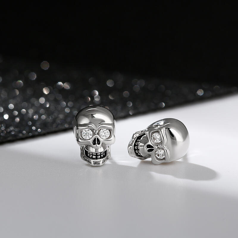 Jeulia Pendientes con diseño de calaveras de plata de ley