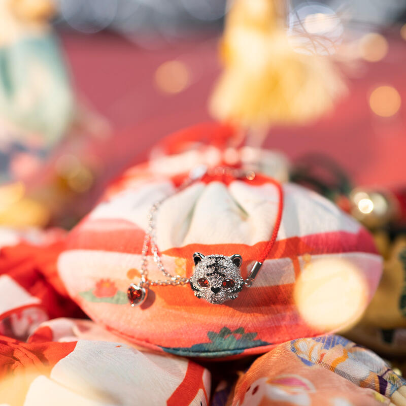 جوليا سوار "ملك الغابة" النمر من الفضة الاسترلينية