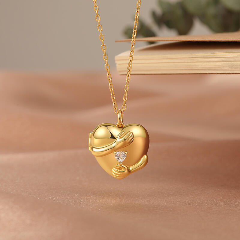 Jeulia Collier Médaillon Cœur Photo Personnalisé avec Gravure Câlin chaleureux