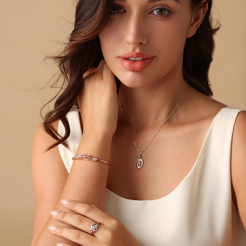 Jeulia "Knot Of Love" Sterling Sliver Bangle