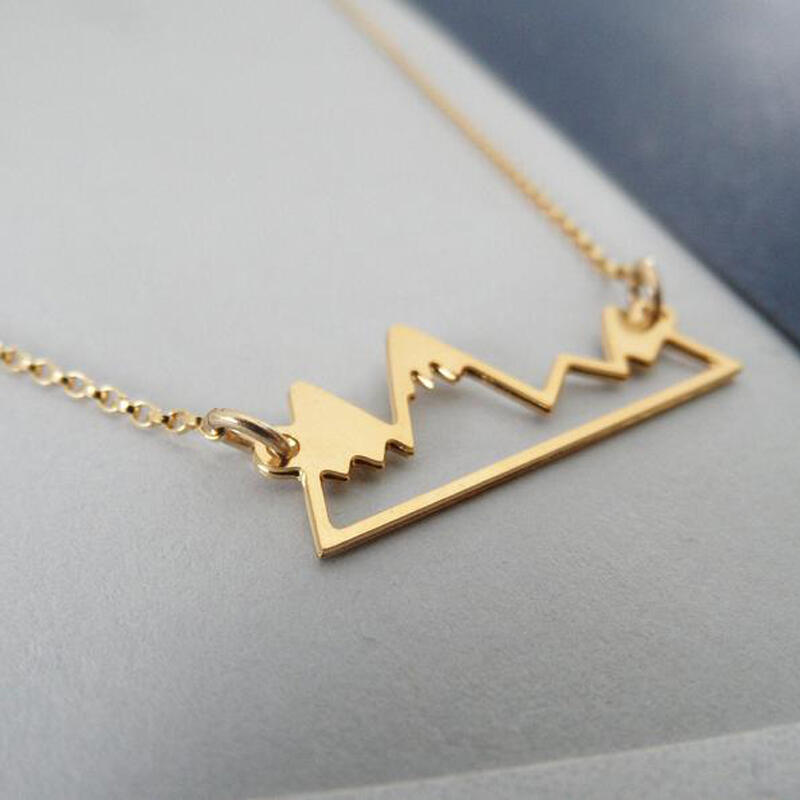 Jeulia "Ser Aventureras" Collar de Plata de Ley con Montaña