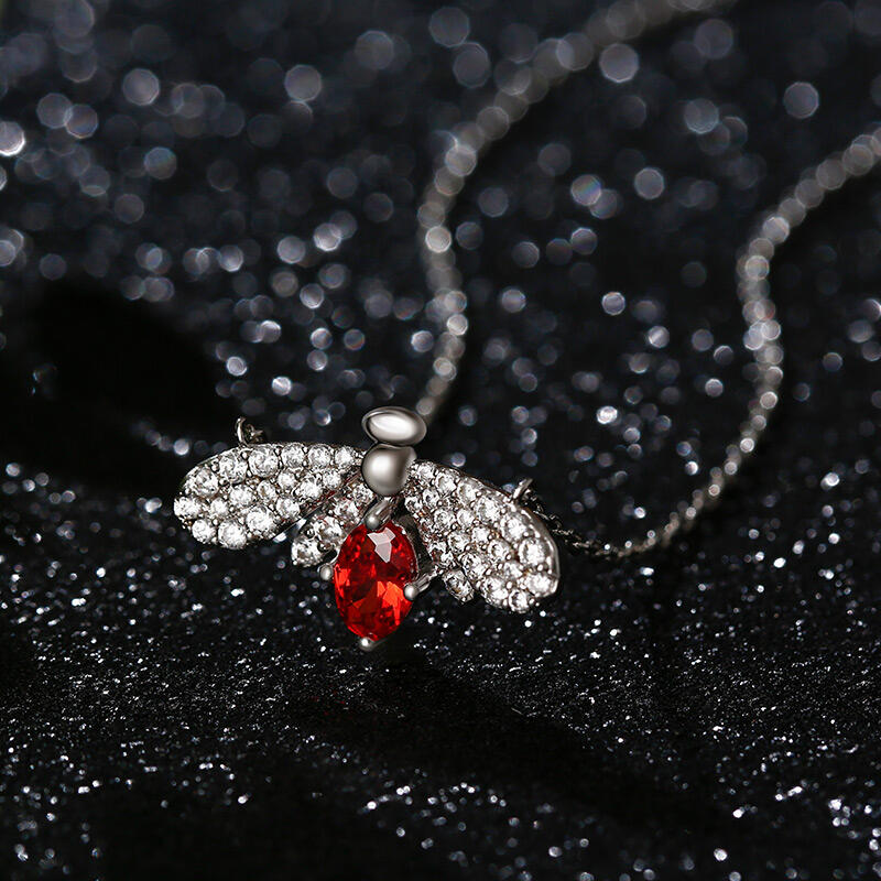 Jeulia Collar de plata de ley de talla ovalada con diseño de luciérnaga