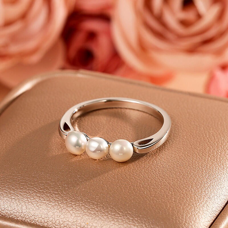 Jeulia Simple Three-Pearl Wedding Band Sterling Silver