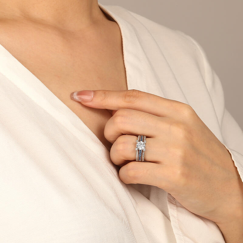 "Essence of Love" Round Cut Bridal Set