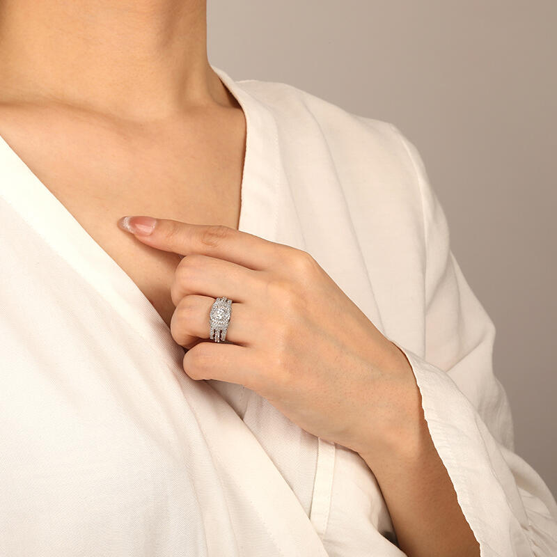 "Shimmering Passion" Oval Cut Bridal Set