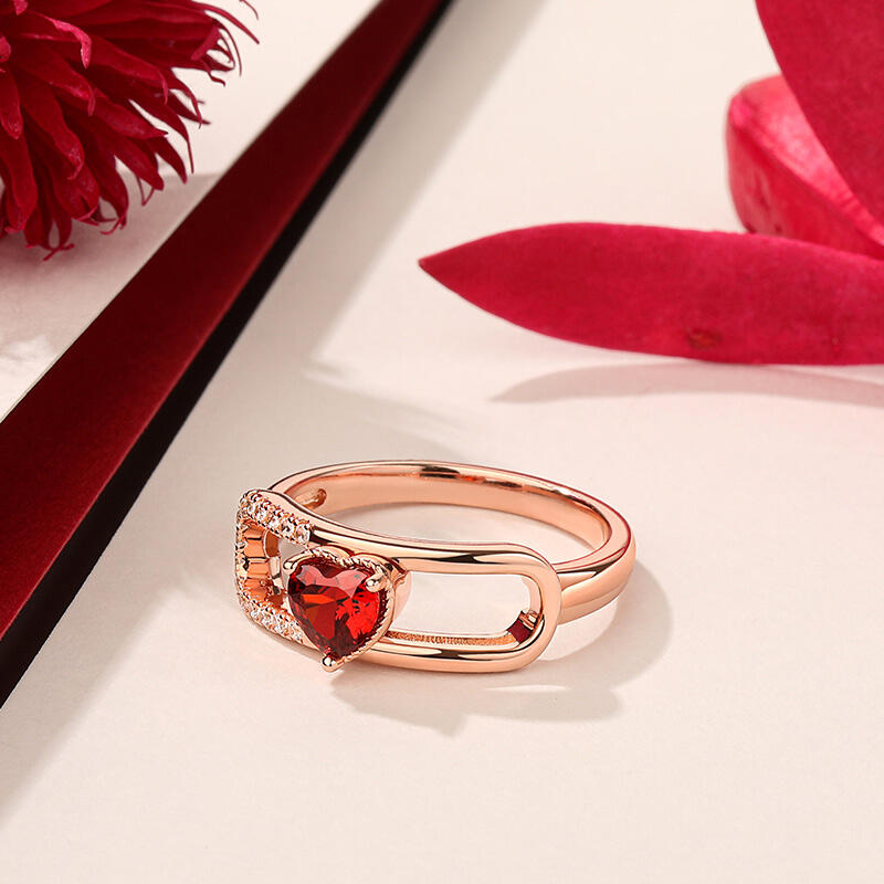 Jeulia Anillo compromiso de plata de ley con corte de corazón
