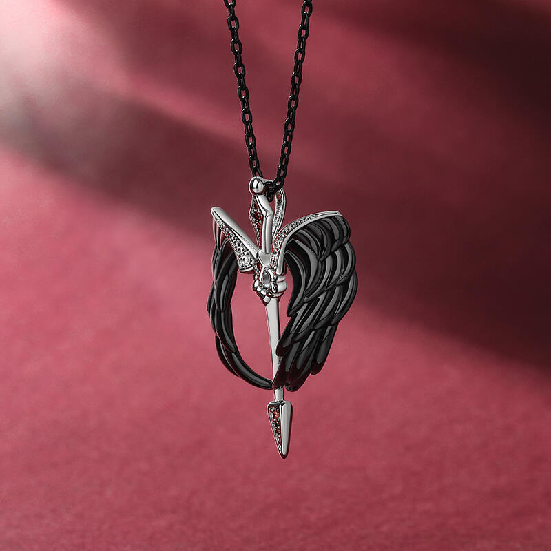 Jeulia Collar de Plata de Ley con Diseño de Alas Negras Estilo Halloween