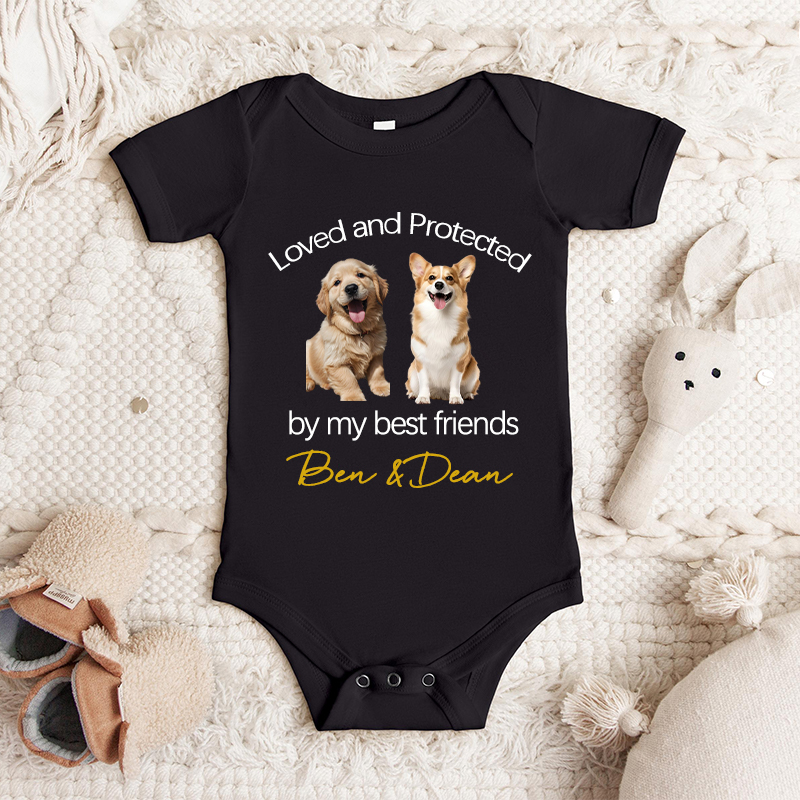 Personlig Baby Onesie Älskad och skyddad av min bästa vän Anpassat husdjursfoto Stor baby shower gåva