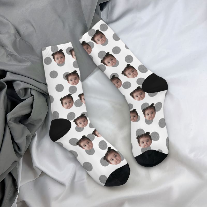 Calzini personalizzati con materiale traspirante con pois grigi per amici