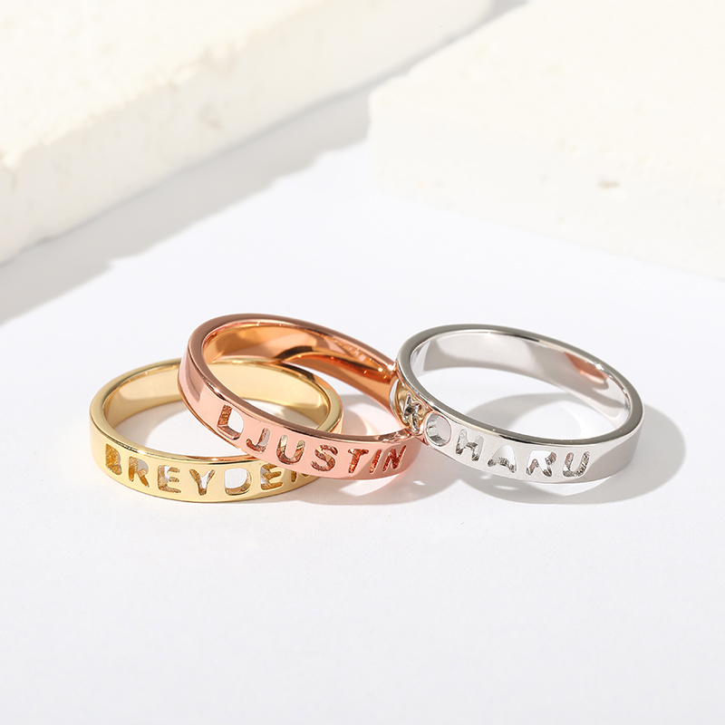 ネーム リング 透かし彫り