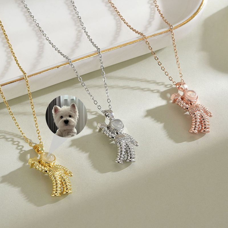 Personalized Astronaut Projection Picture Necklace Exquisite Gift for Friends